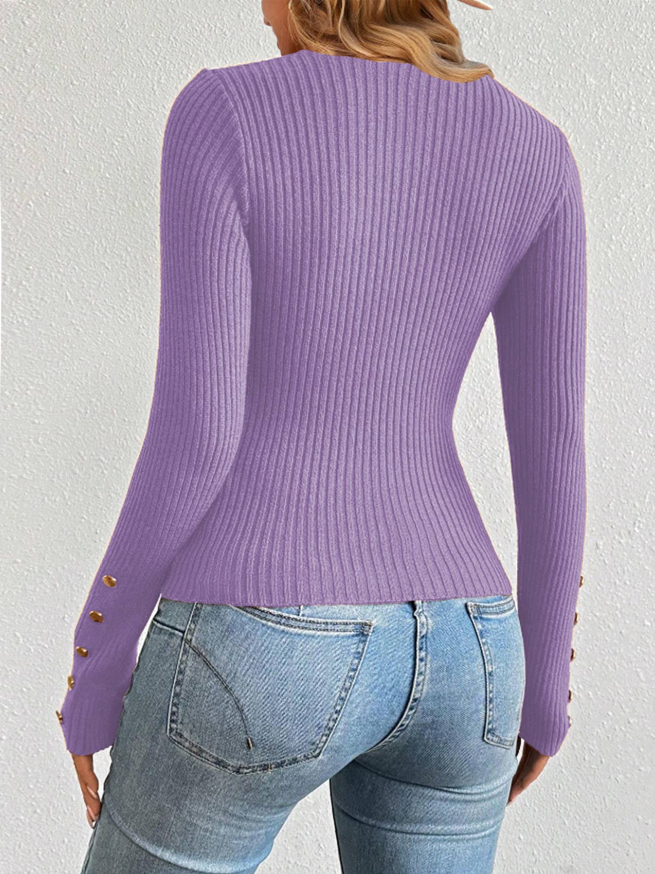 Round-neck solid-color metal buckle knitted top