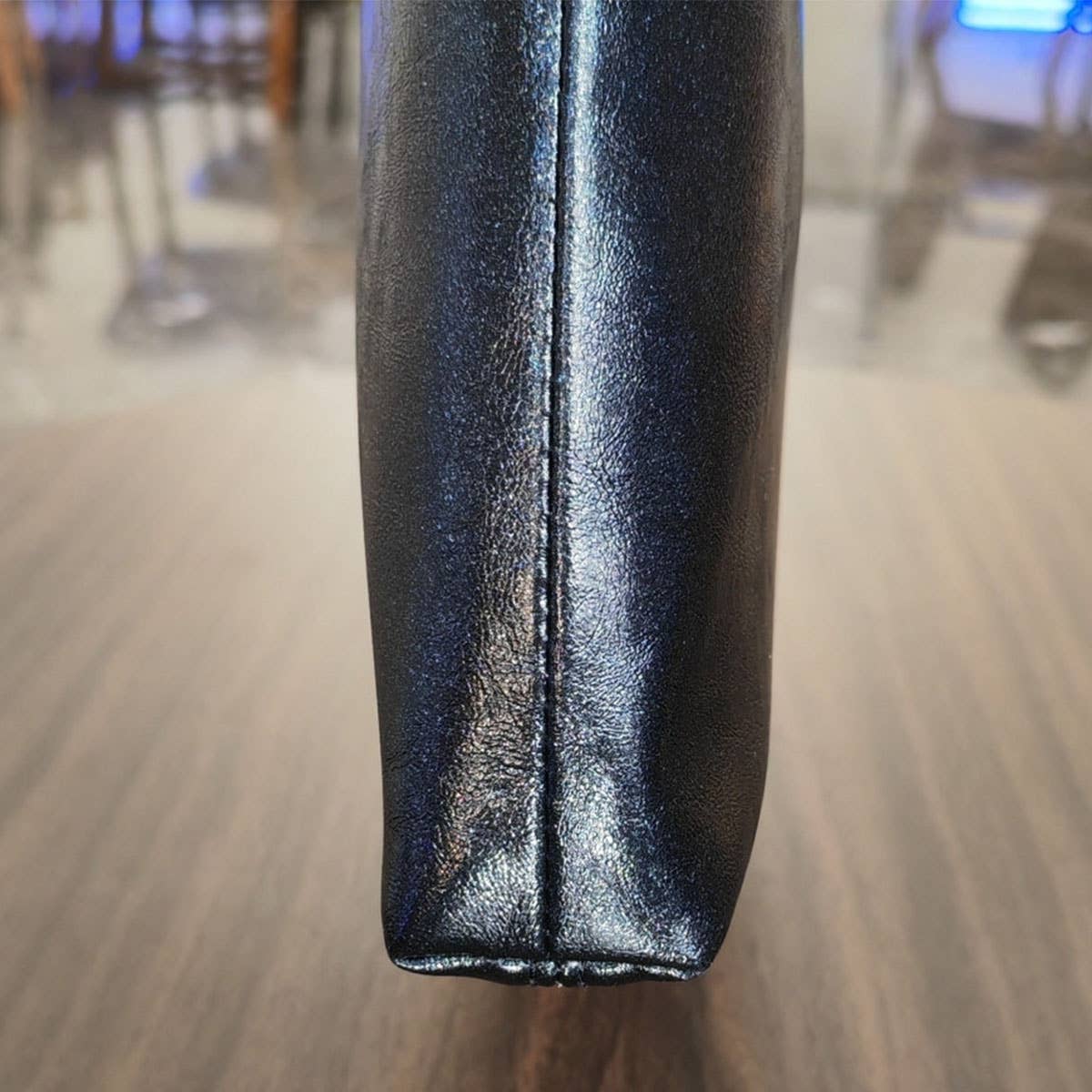 Fashionable and shiny PU leather handbag