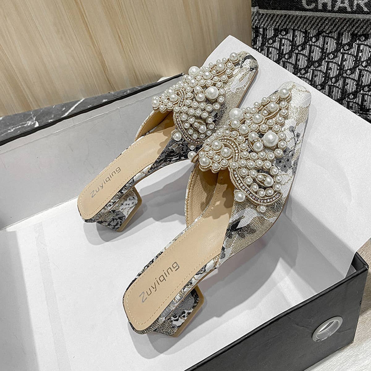 NEW STYLE THICK HEEL PEARL DECORATED SLIPPERS_CWSHS0702