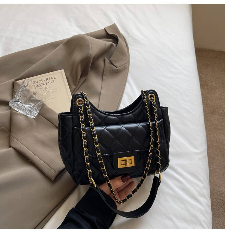 Diamond-shaped chain underarm bag