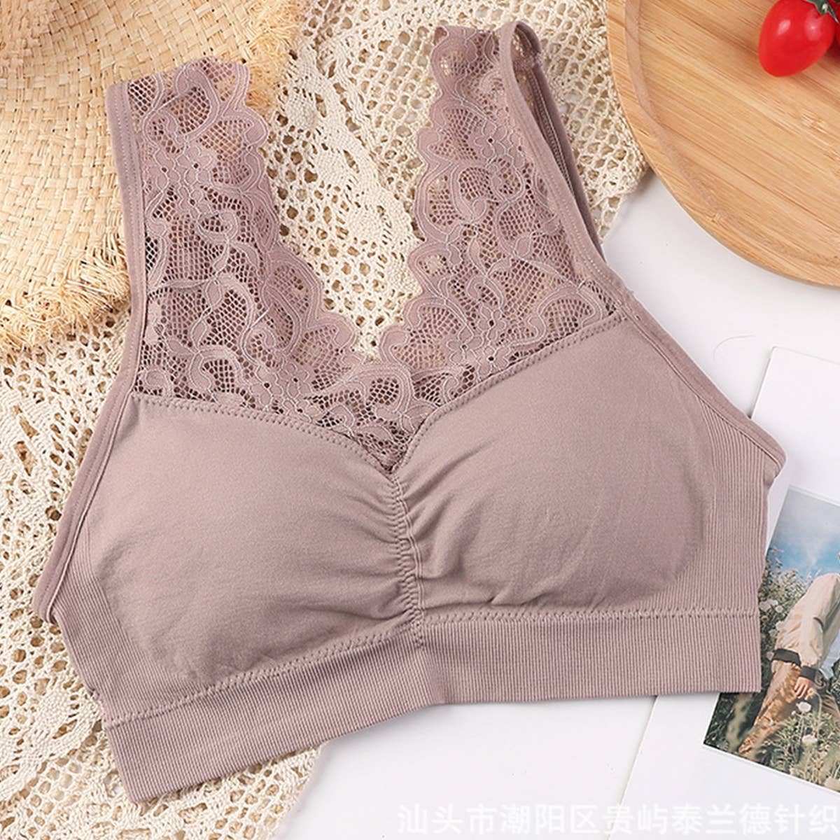 WOMEN PLUS-SIZE LACE BRA WITH BEAUTIFUL BACK