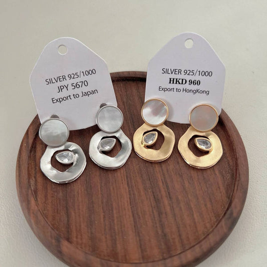 ADVANCED SHELL ROUND PENDANT EARRINGS_CWAJE1354