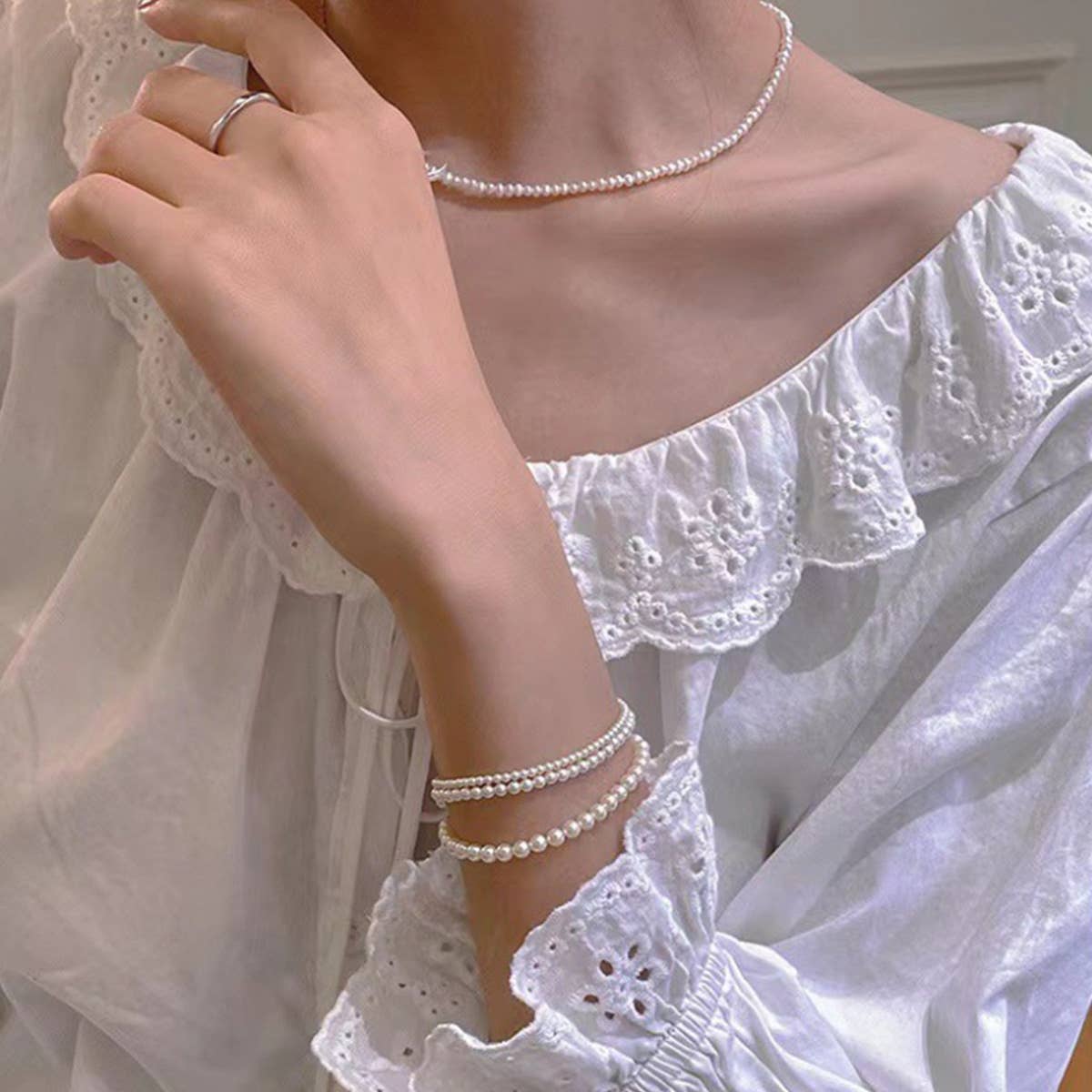 ROUND PEARL SIMPLE DESIGN FASHION BRACELET