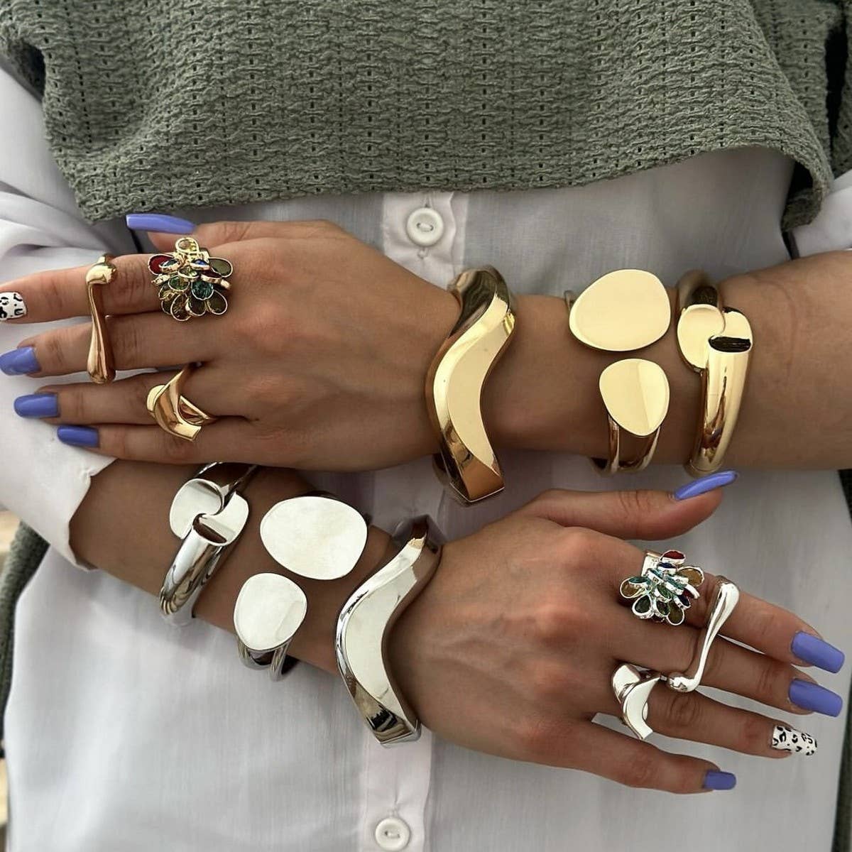 FASHIONABLE AND VERSATILE BRACELET WITH DESIGN_CWMM3118