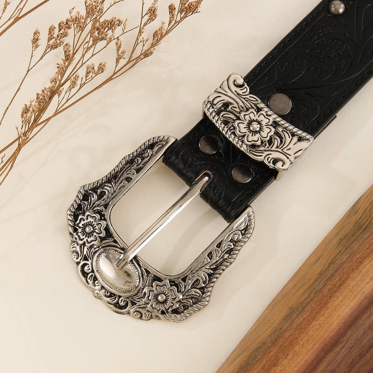 METAL VINTAGE DISTRESSED RIVET EMBOSSED BELT