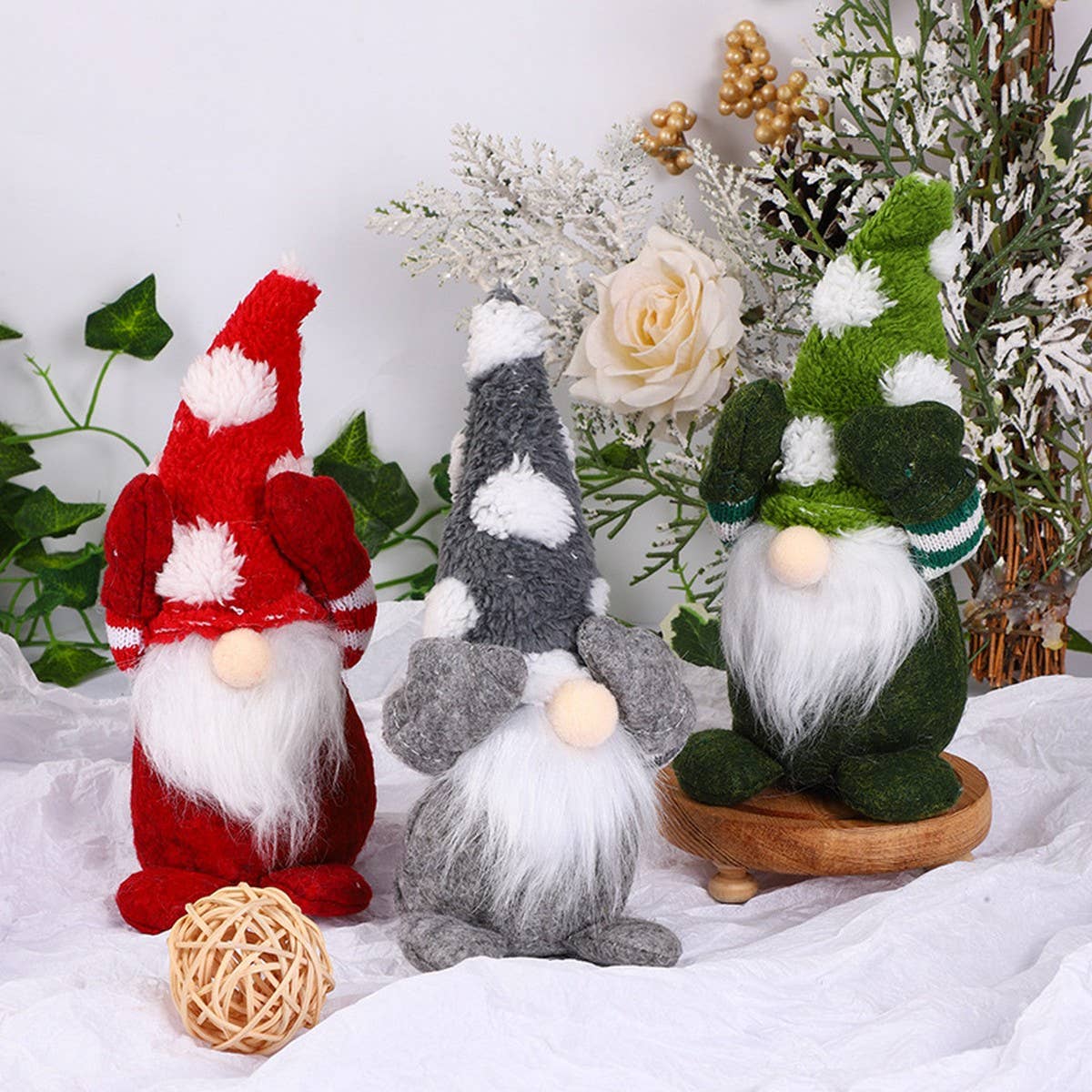 CHRISTMAS DECORATIONS SNOWFLAKE HAT FIGURINE