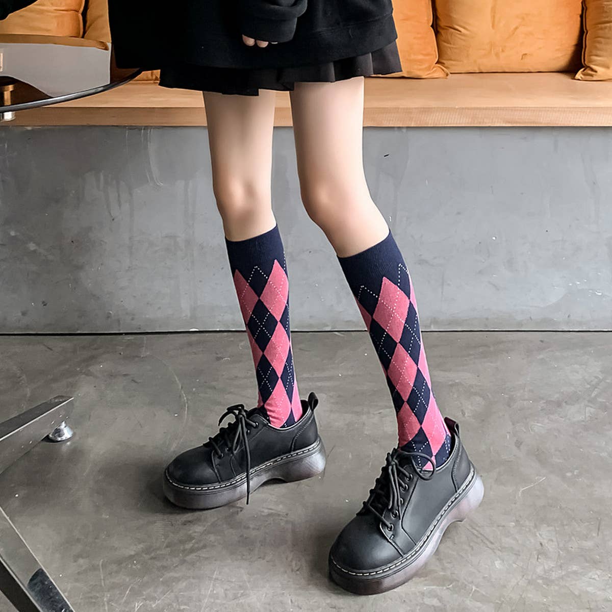 NEW LARGE DIAMOND RETRO MID-TUBE SOCKS