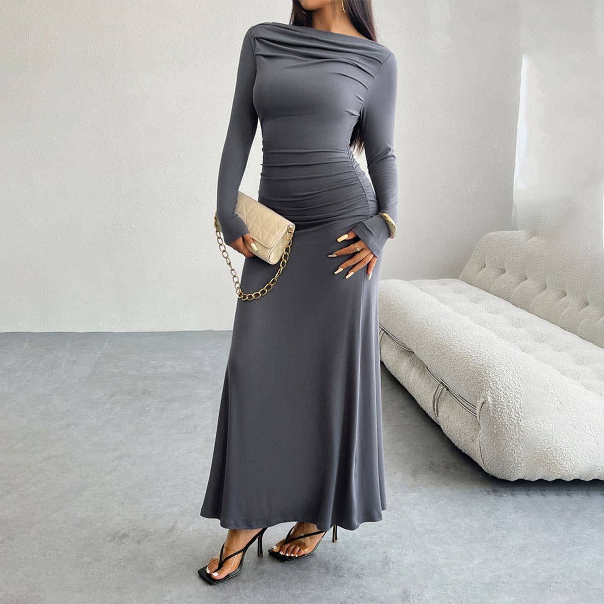 Solid color dress with hip collar