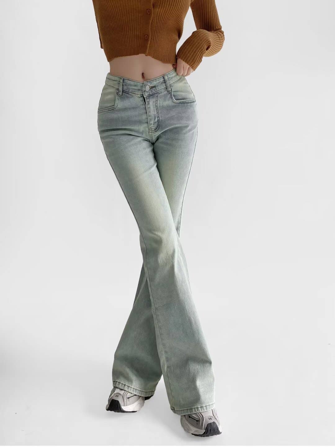 V-waisted fleece slightly flared long jeans
