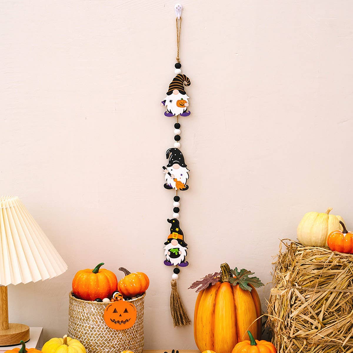 CWMM10241_HALLOWEEN BEAD GARLAND WITCH PUMPKIN BAT DECOR