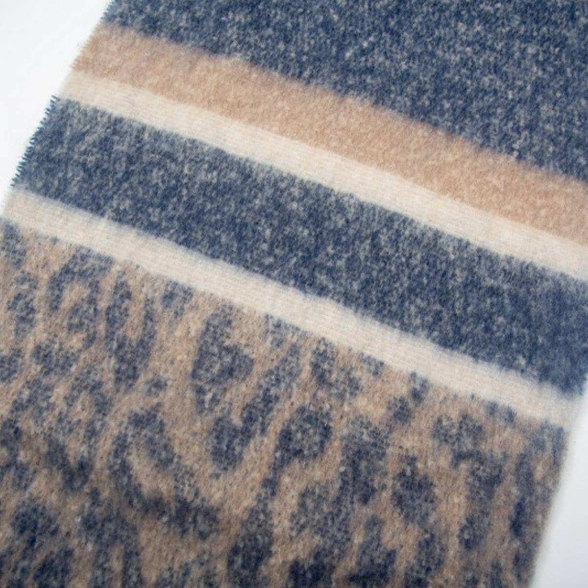 Leopard Jacquard Scarf - Unisex Winter Knit Wrap