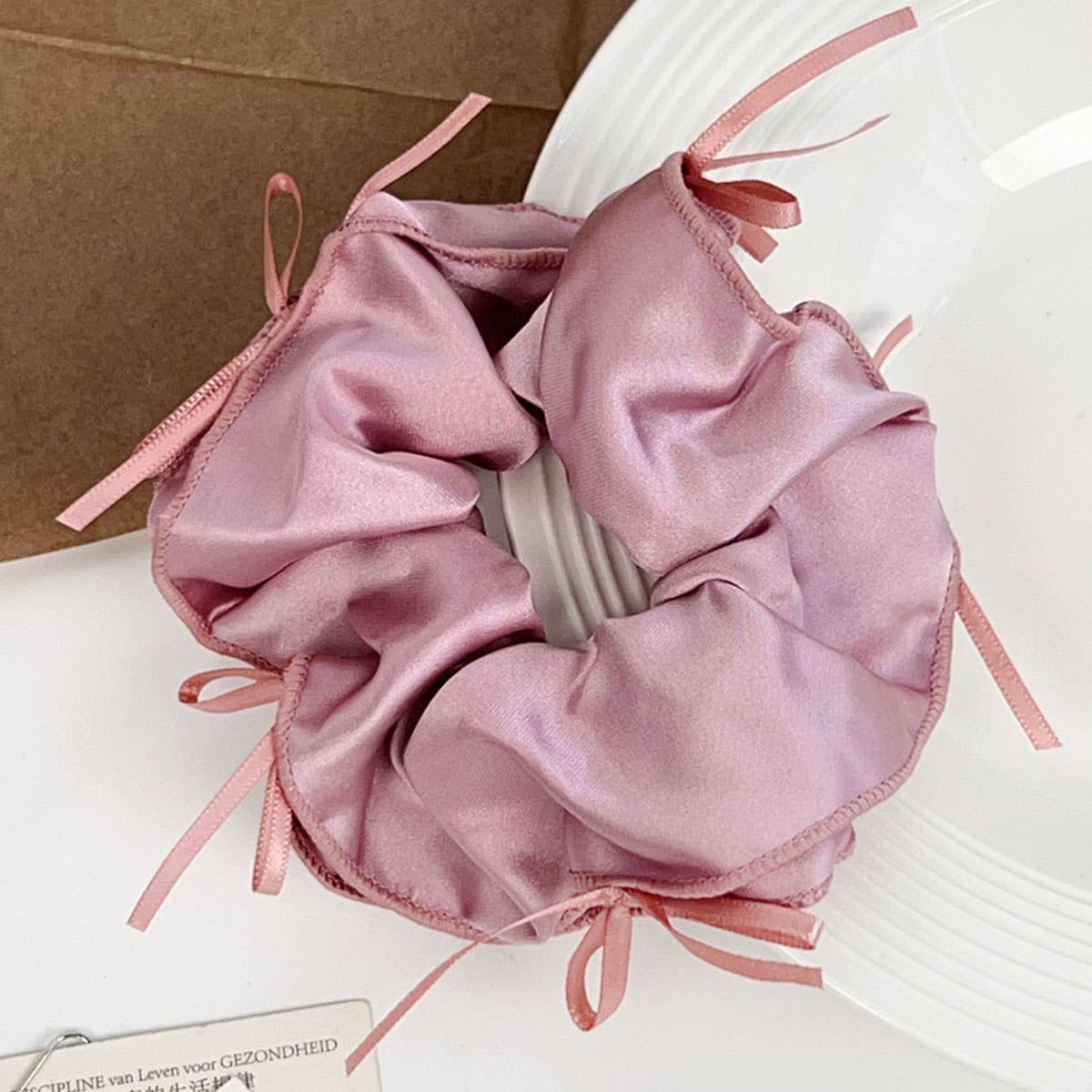 Ballet-style ribbon bow tie intestine hair tie