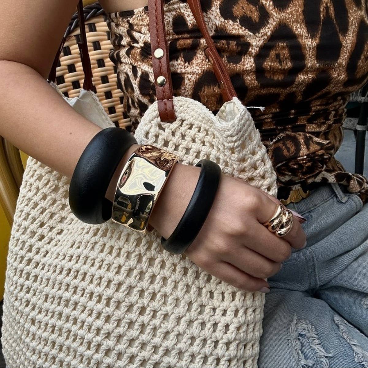 NEW METAL GEOMETRIC SMOOTH SPRING BRACELET