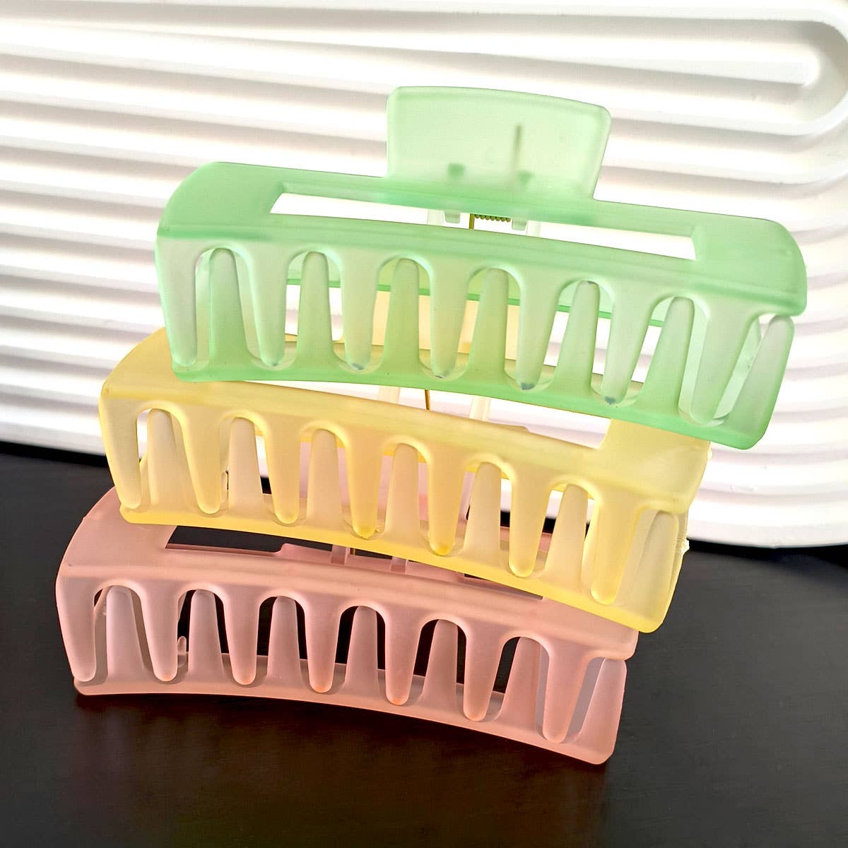 Summer Jelly Hair Claw - Avocado Green Matte Clip_CWAHA0093