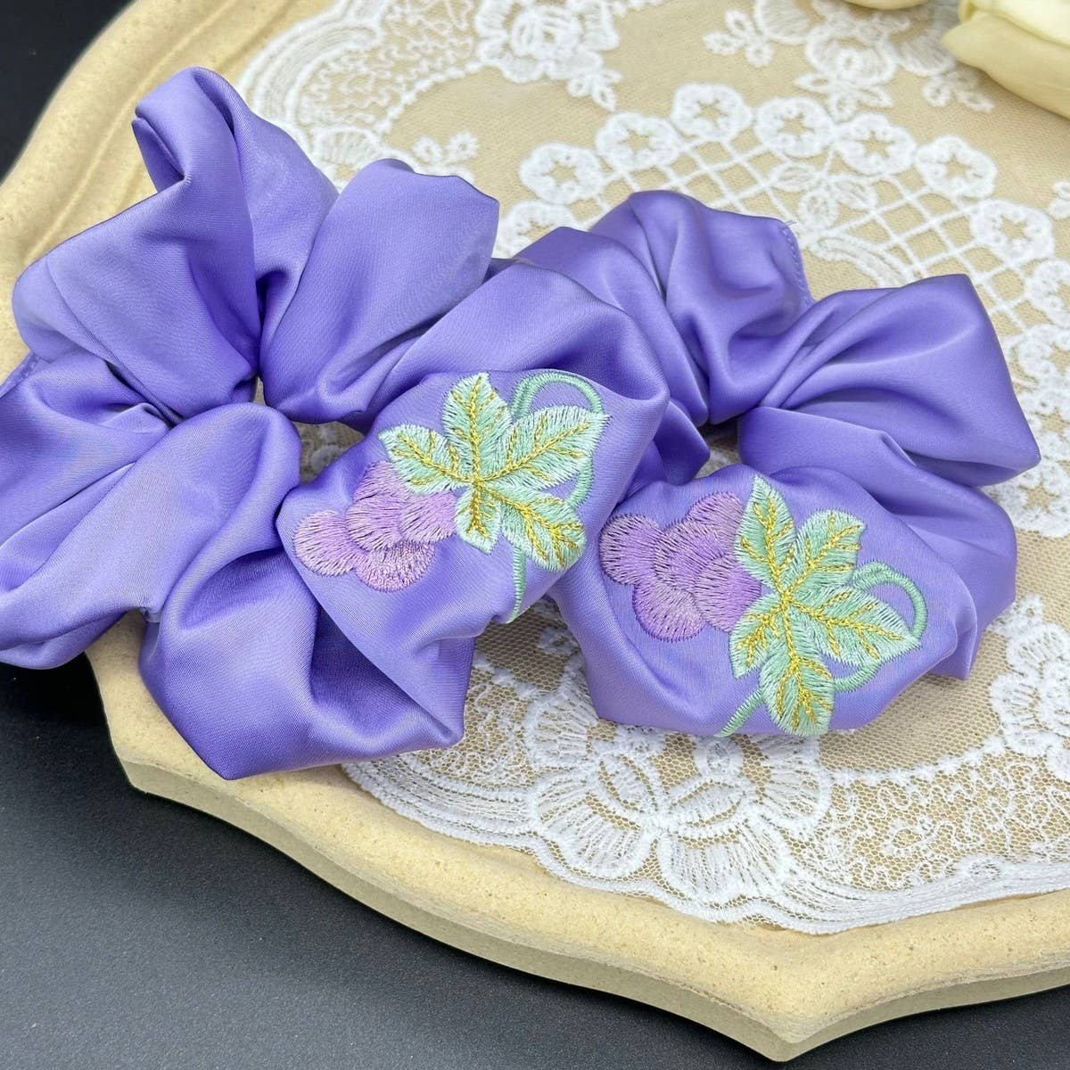 GRAPE HEAVY INDUSTRY EMBROIDERED FLOWER HAIRBAND