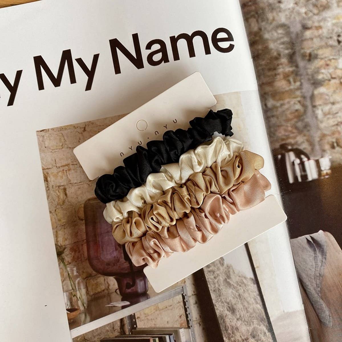 TEMPERAMENT CARD SET SMALL INTESTINE HAIR RING