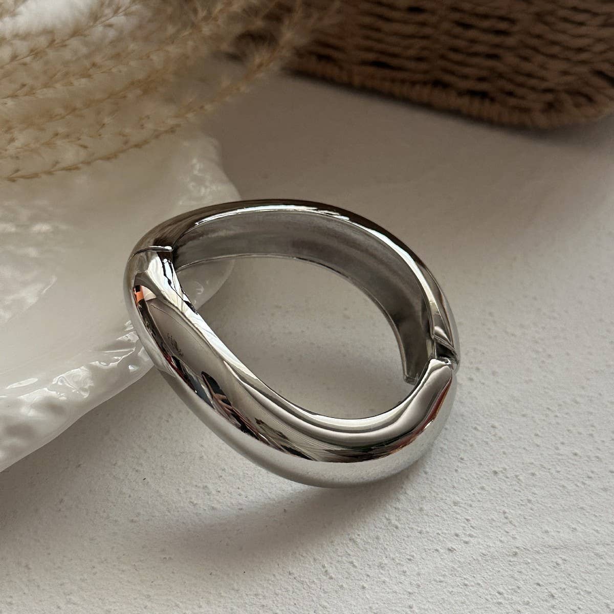 IRREGULAR HIGH-END OPEN NICHE METAL BRACELET