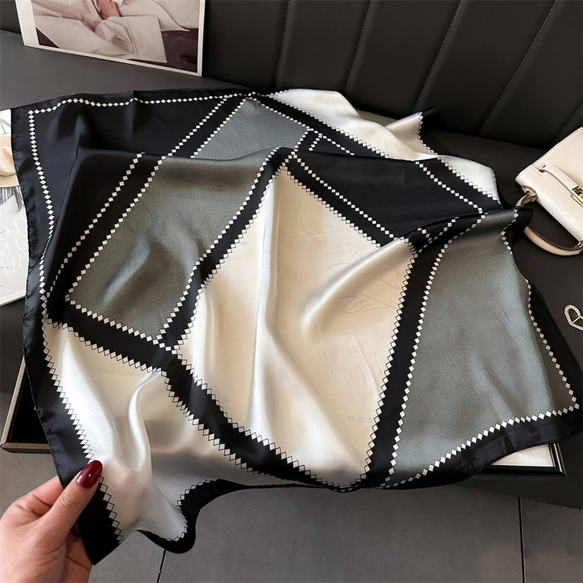 70cm Geometric Print Scarf ??Chic Neck & Head Wrap_CWASC1427