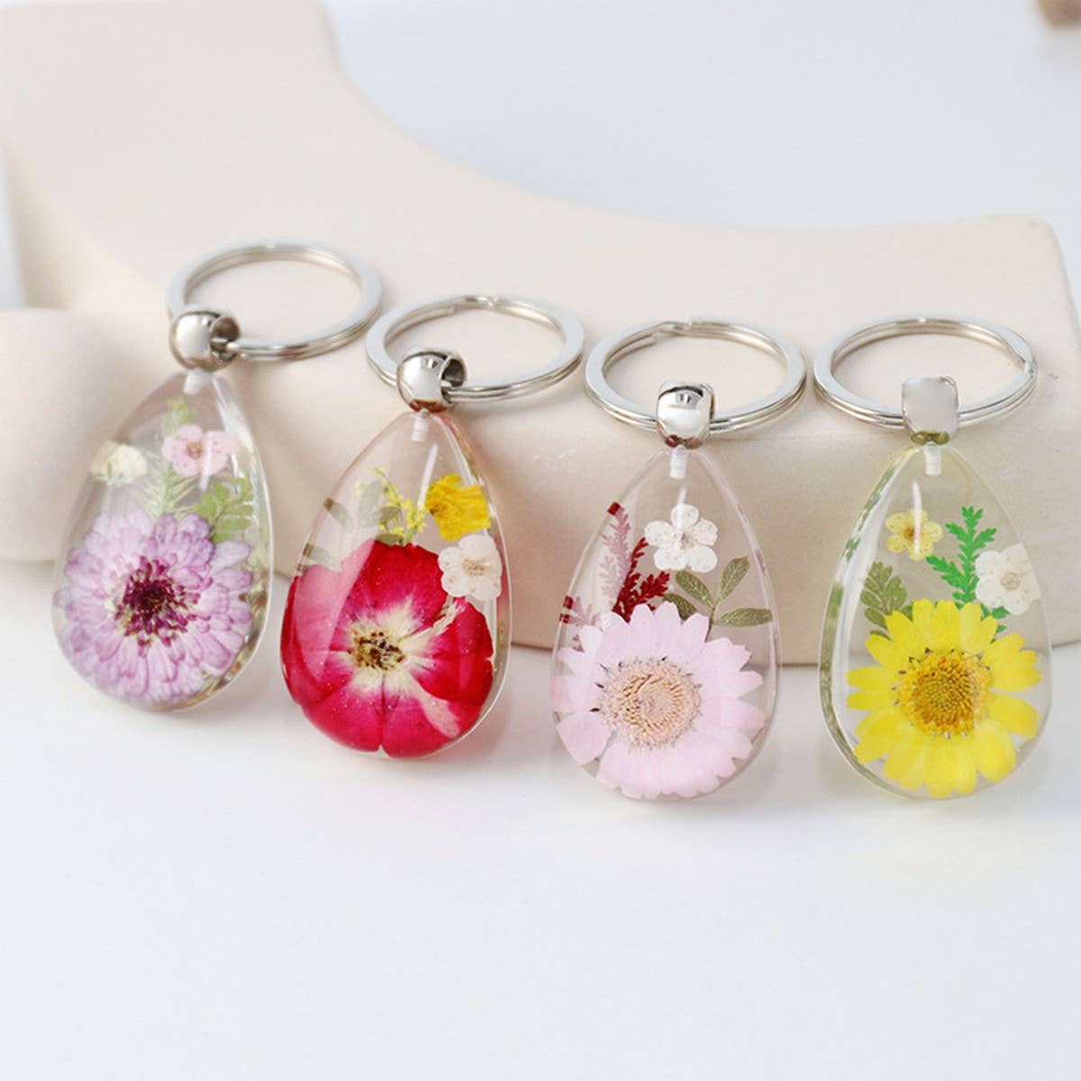 CREATIVE REAL FLOWER KEYCHAIN CAR PENDANT