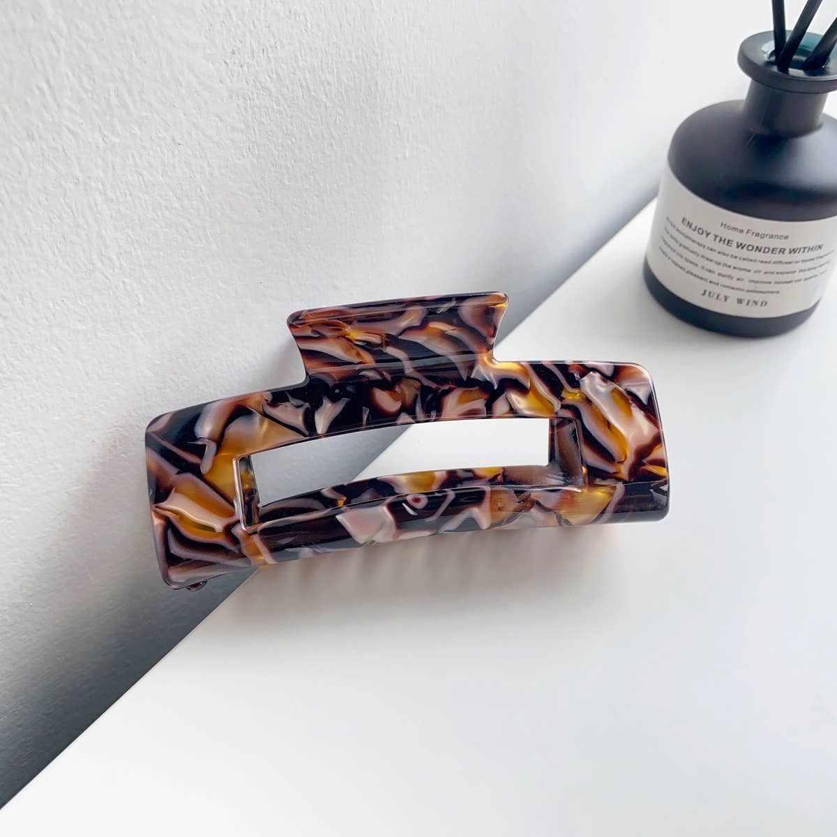 Retro and high-end acetate leopard hair clippers