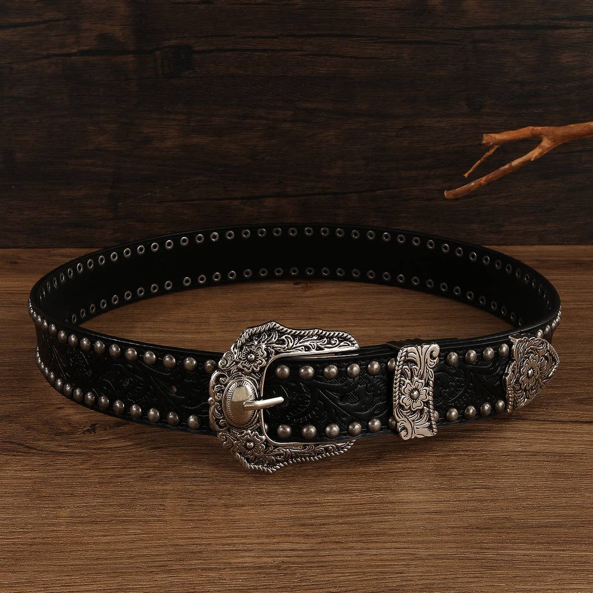 VINTAGE DISTRESSED RIVET EMBOSSED BELT