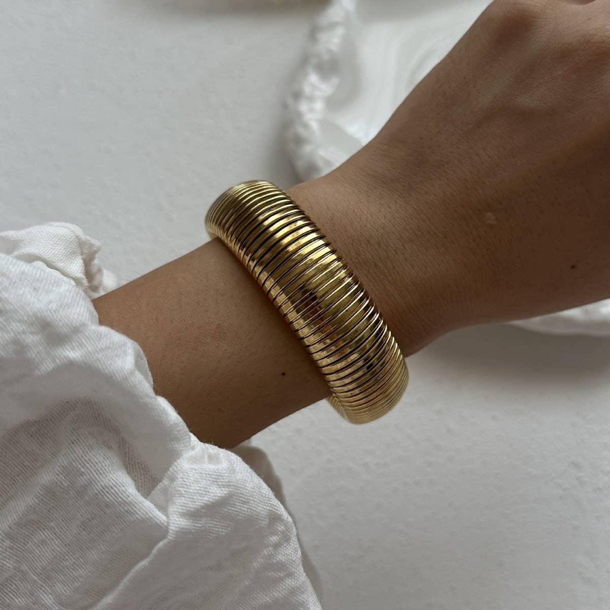 FASHIONABLE SMOOTH SPRING BRACELET FOR WOMEN