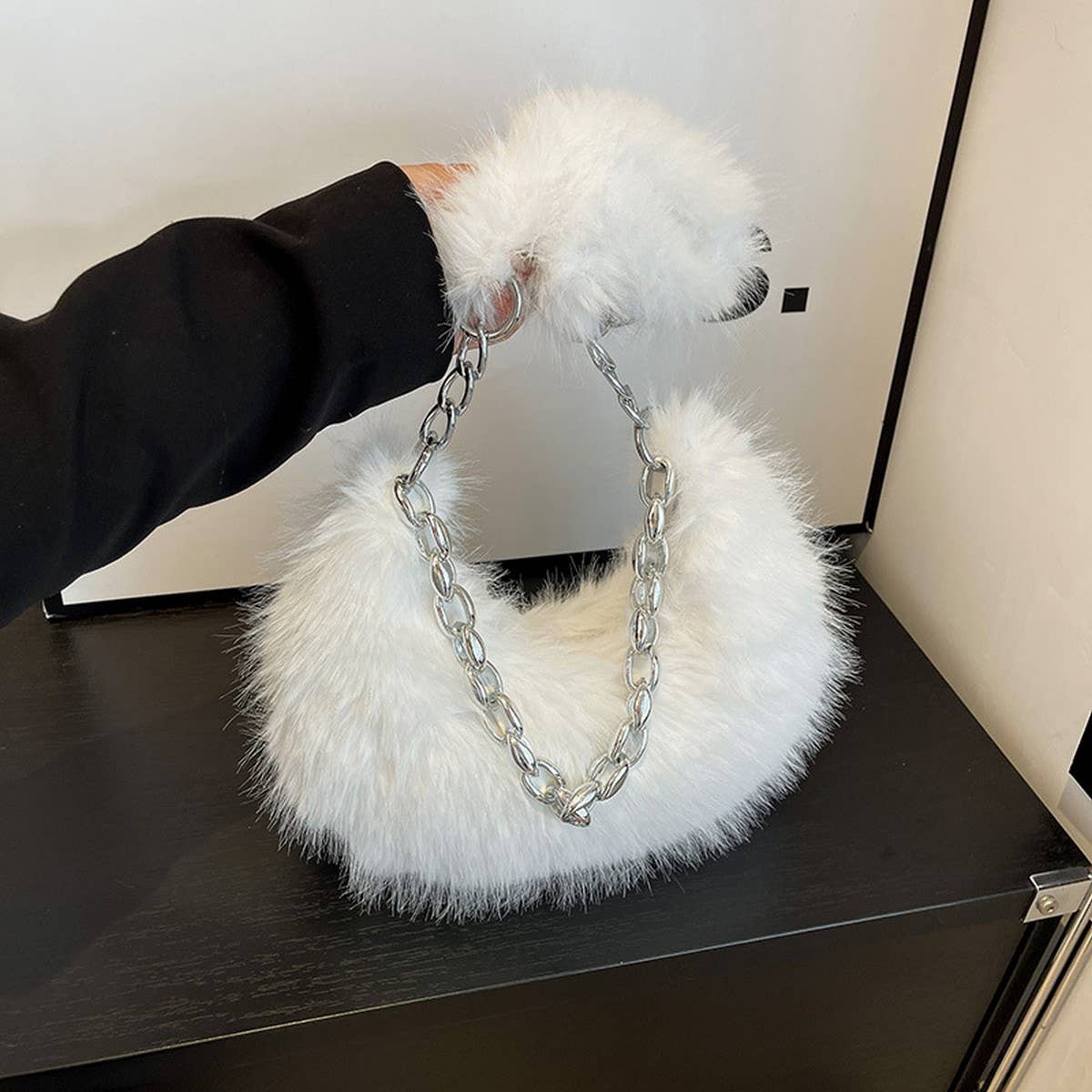 WINTER CHAIN HAND-HELD SHOULDER UNDERARM PLUSH BAG_CWAB3969