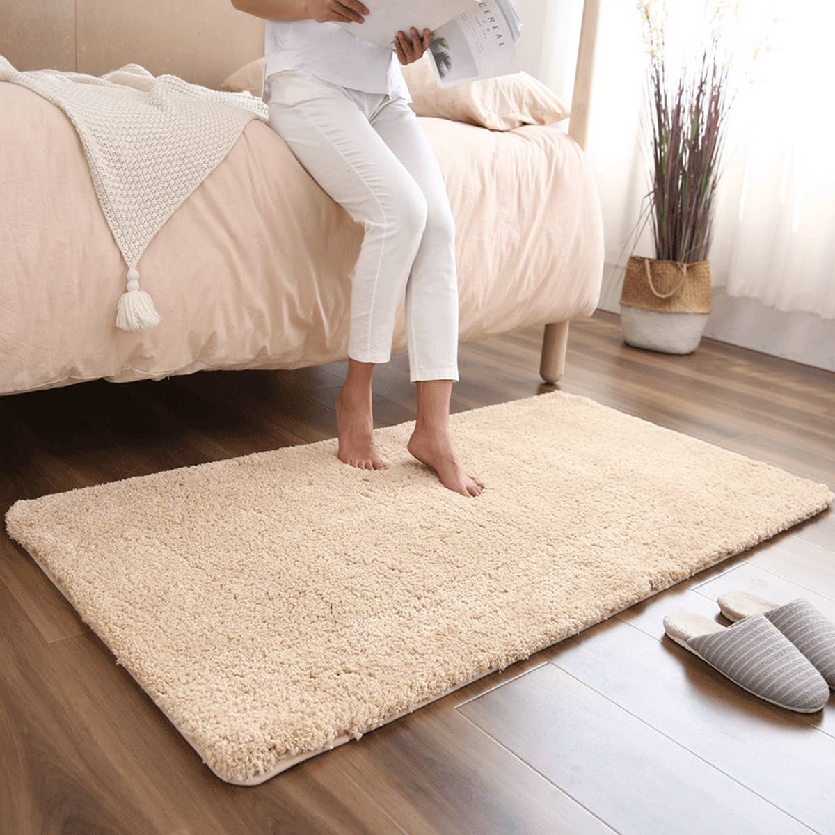 HOUSEHOLD NON-SLIP ABSORBENT BATHROOM MAT