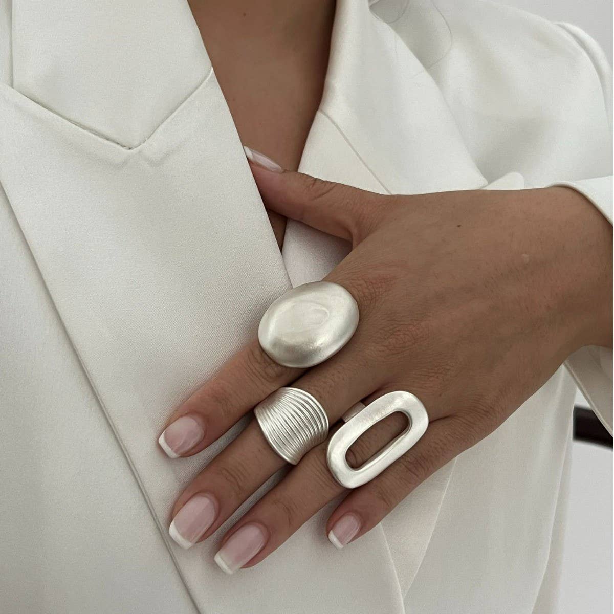 MINIMALIST ELASTIC ADJUSTMENT FLOWER ALLOY RING