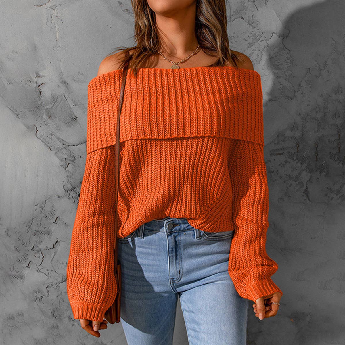 STRAPLESS SHOULDER SWEATER IN SOLID COLOR