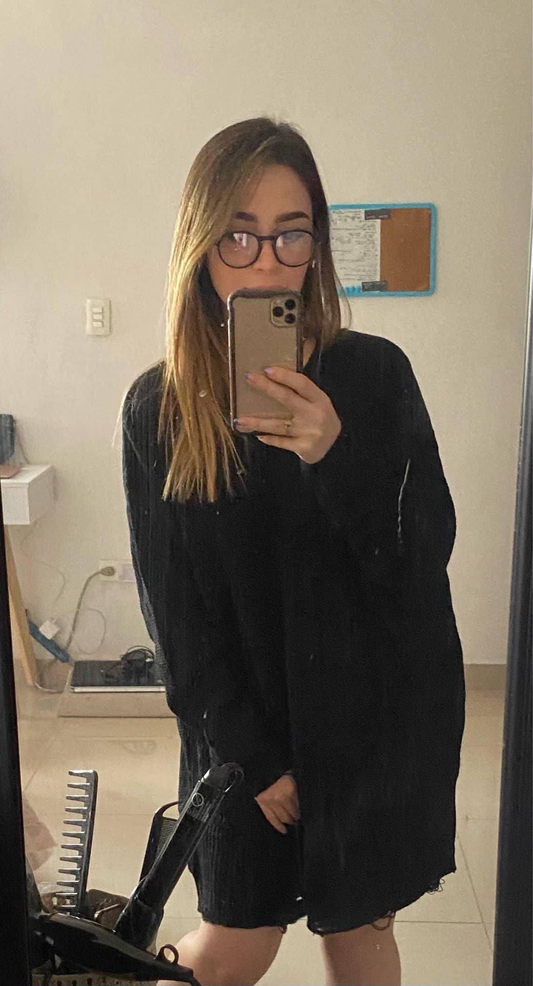 SOLID COLOR RIPPED MID-LENGTH CREW-NECK SWEATER