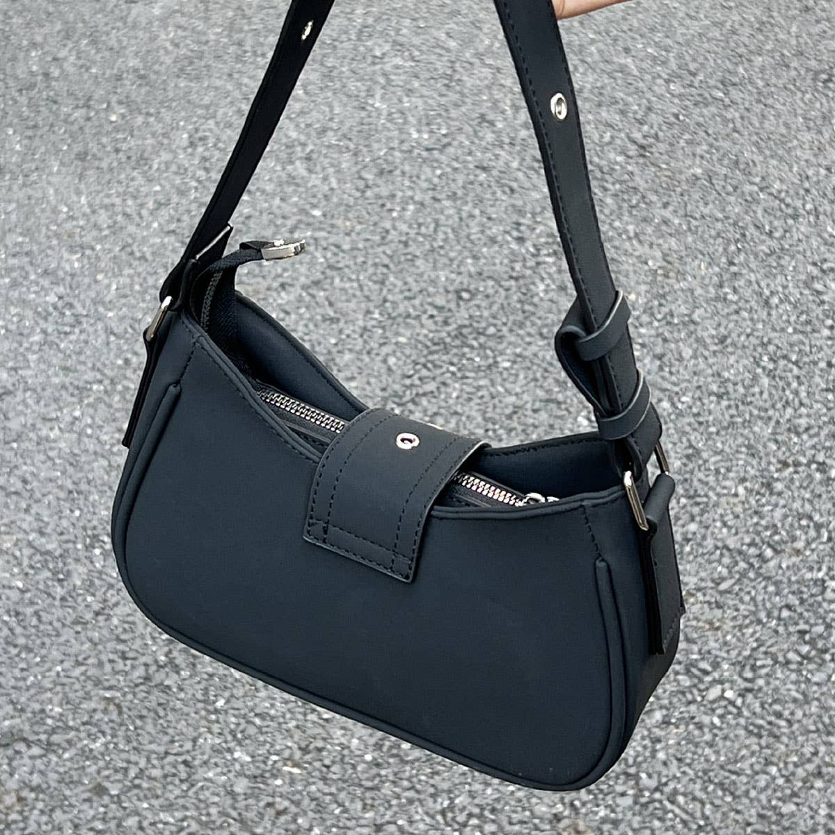 RETRO UNDERARM PORTABLE MESSENGER BAG_CWAB0968