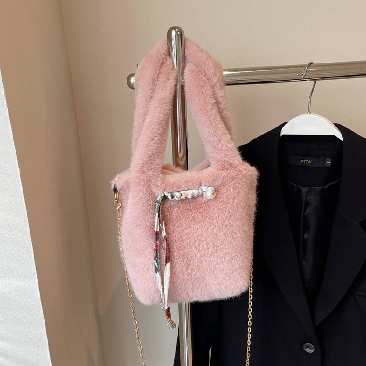 WINTER SHOULDER CROSSBODY PLUSH BUCKET BAG_CWAB3983