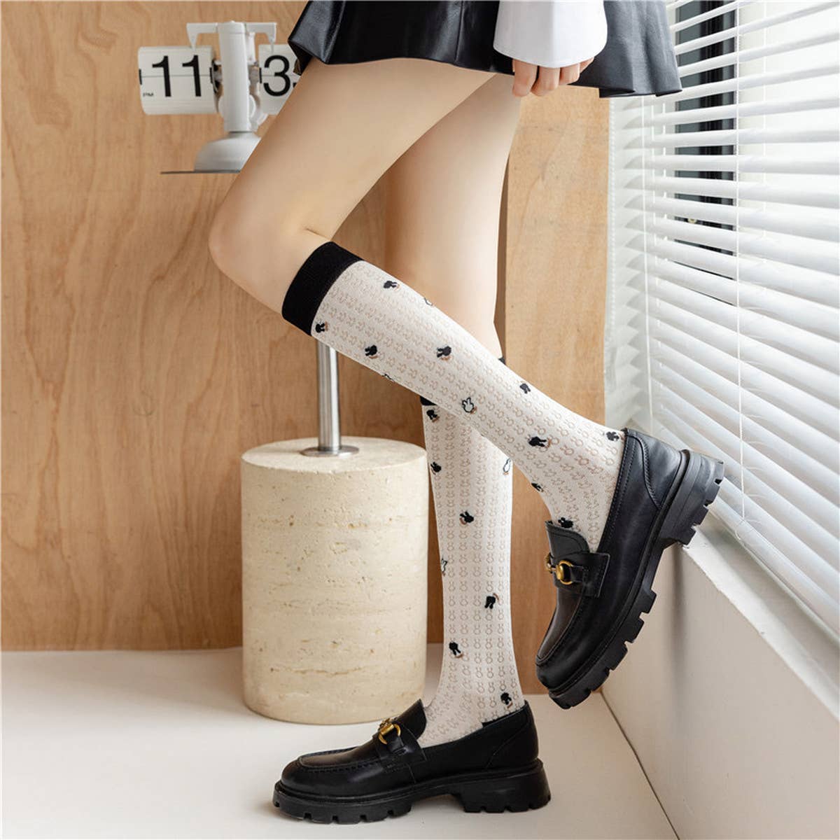 HOLLOW JACQUARD MIDDLE-CALF SOCKS