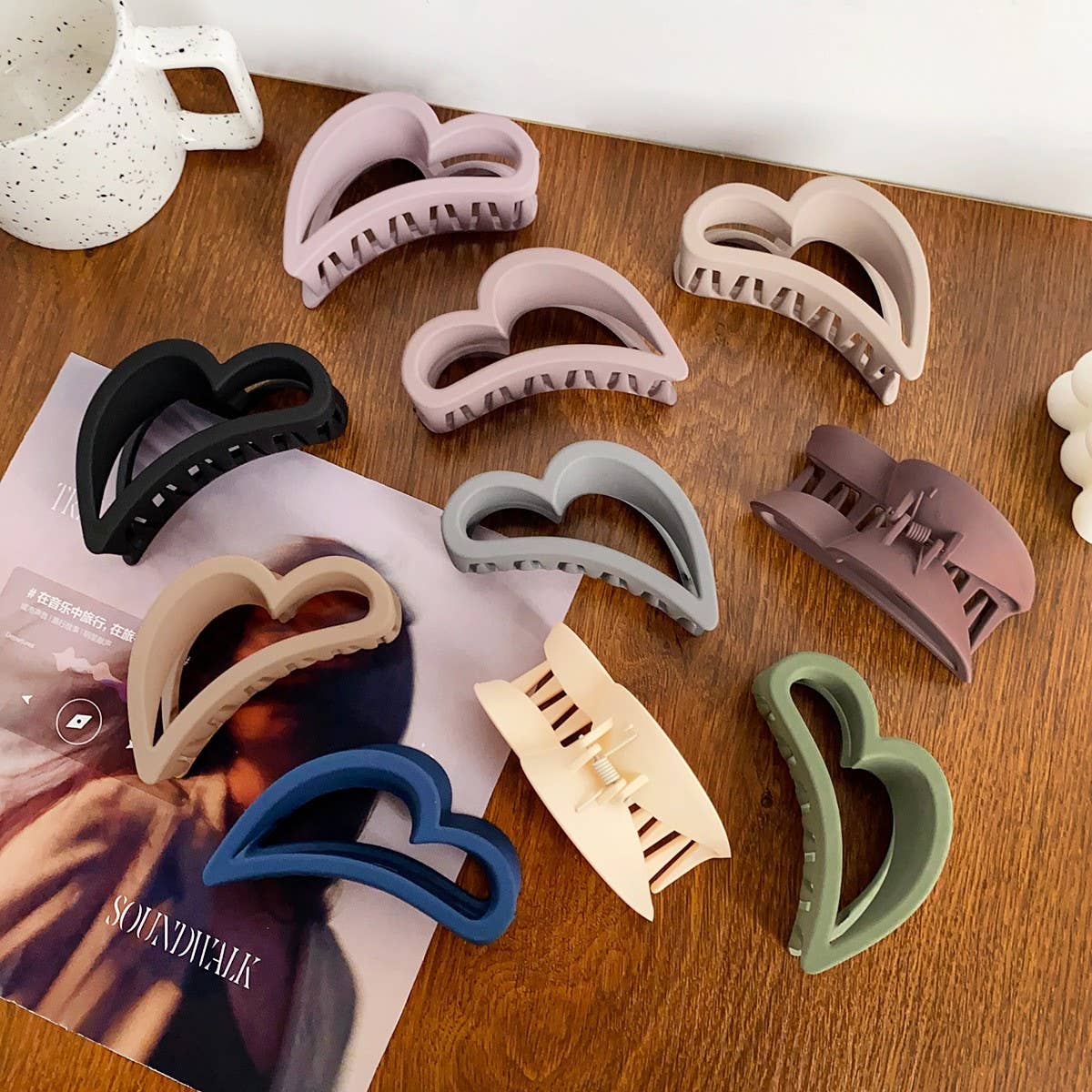 HEART MORANDI COLOR SIMPLE HOLLOW HAIRPIN