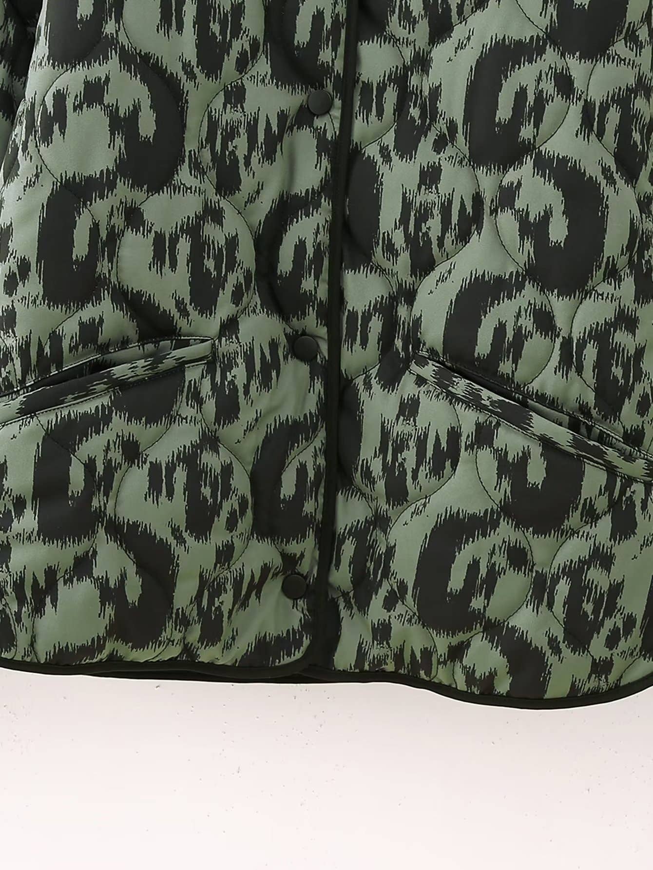 ANIMAL PRINT COAT WITH NOCOLLAR AND HIDDEN BUTTONS