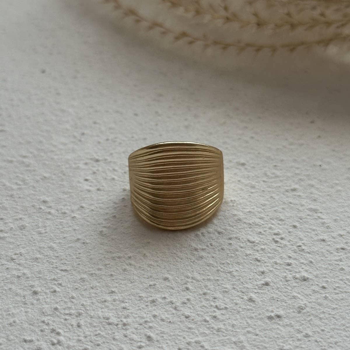 FASHIONABLE SMOOTH SPRING BRACELET FOR WOMEN