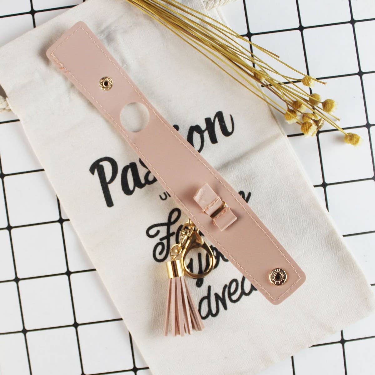 MINIMALIST LEATHER KEYCHAIN