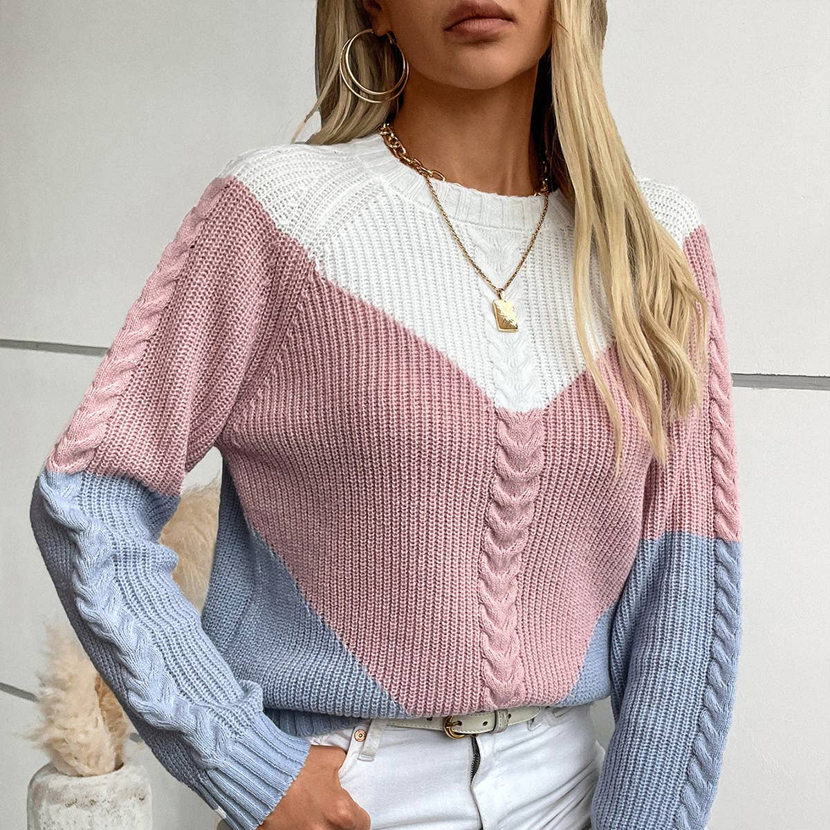 Vintage pullover knitwear with floral contrast