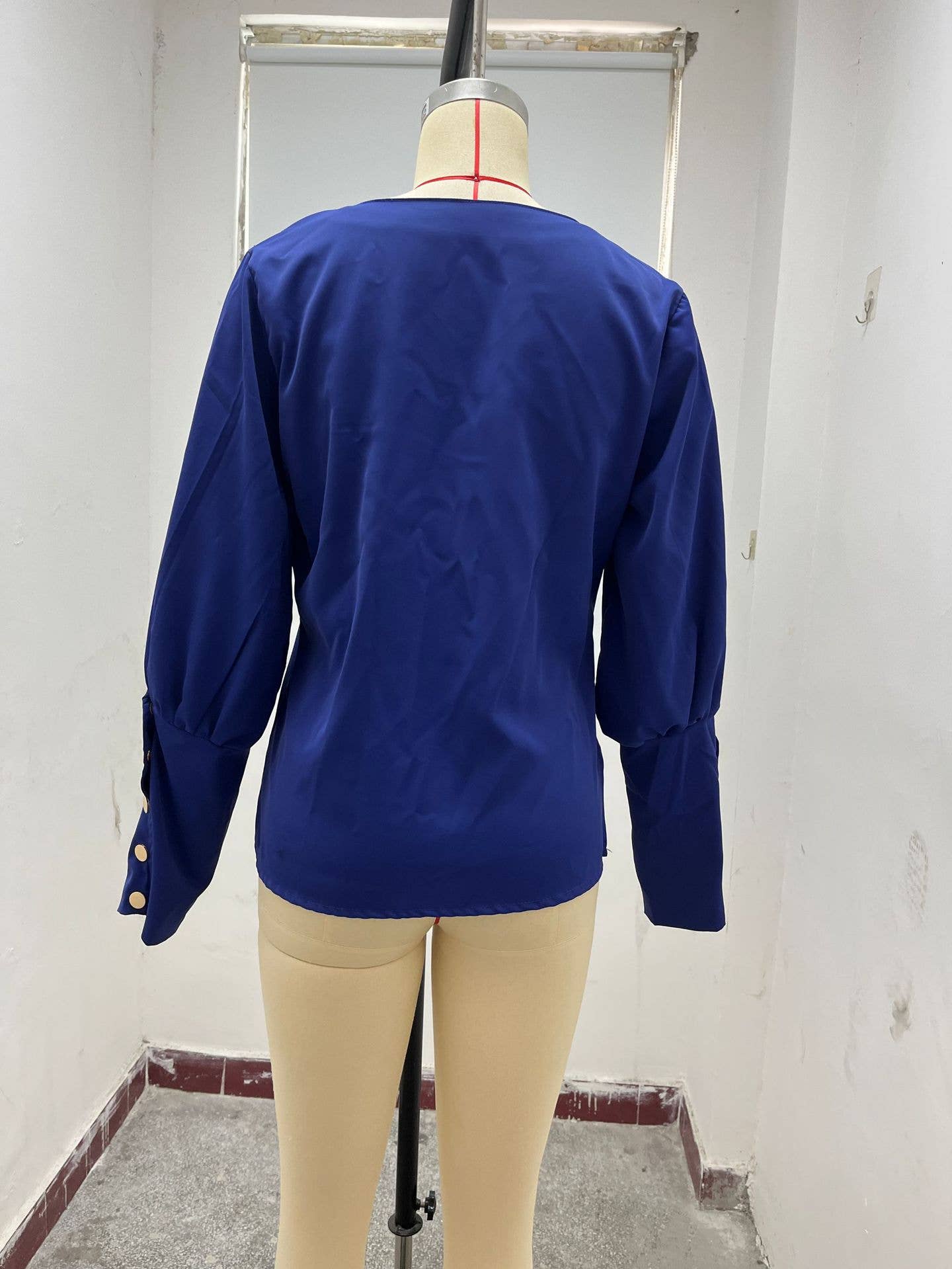 Fashion long-sleeved solid-color V-neck shirt