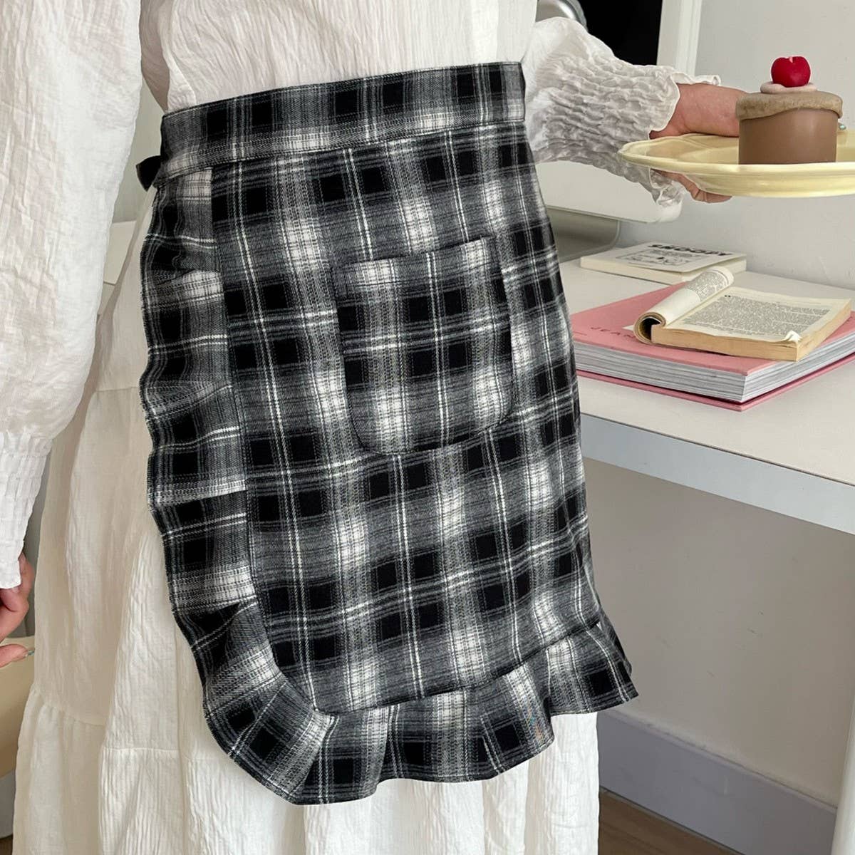 HALF-BODY FALLEN LEAVES PLAID APRON