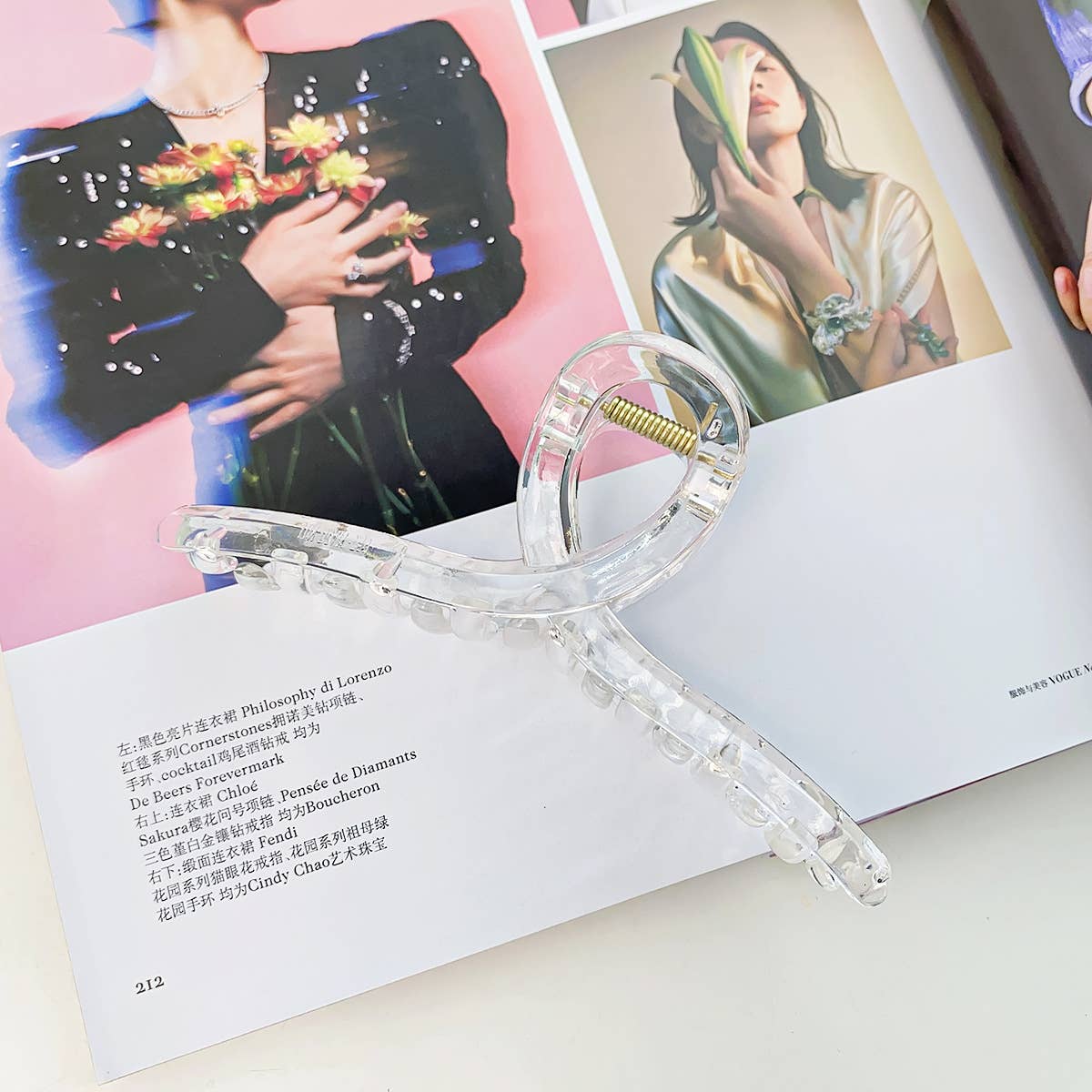 Fashionable cross-grip jelly-colored shark clip