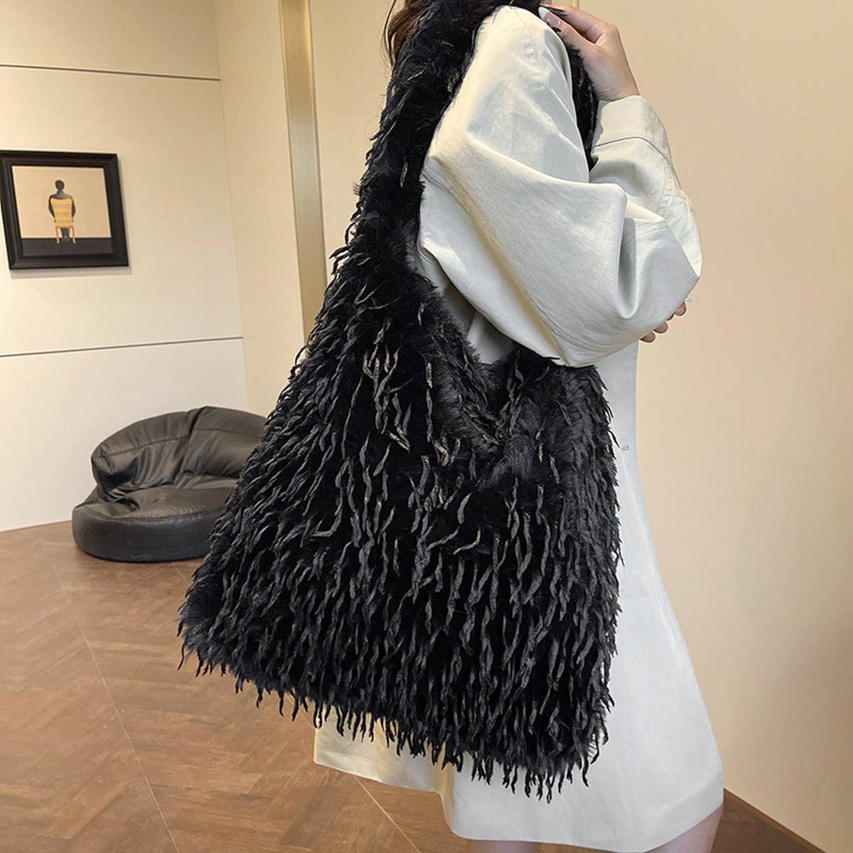 WINTER TASSEL SHOULDER AND CROSSBODY PLUSH BAG_CWAB4012