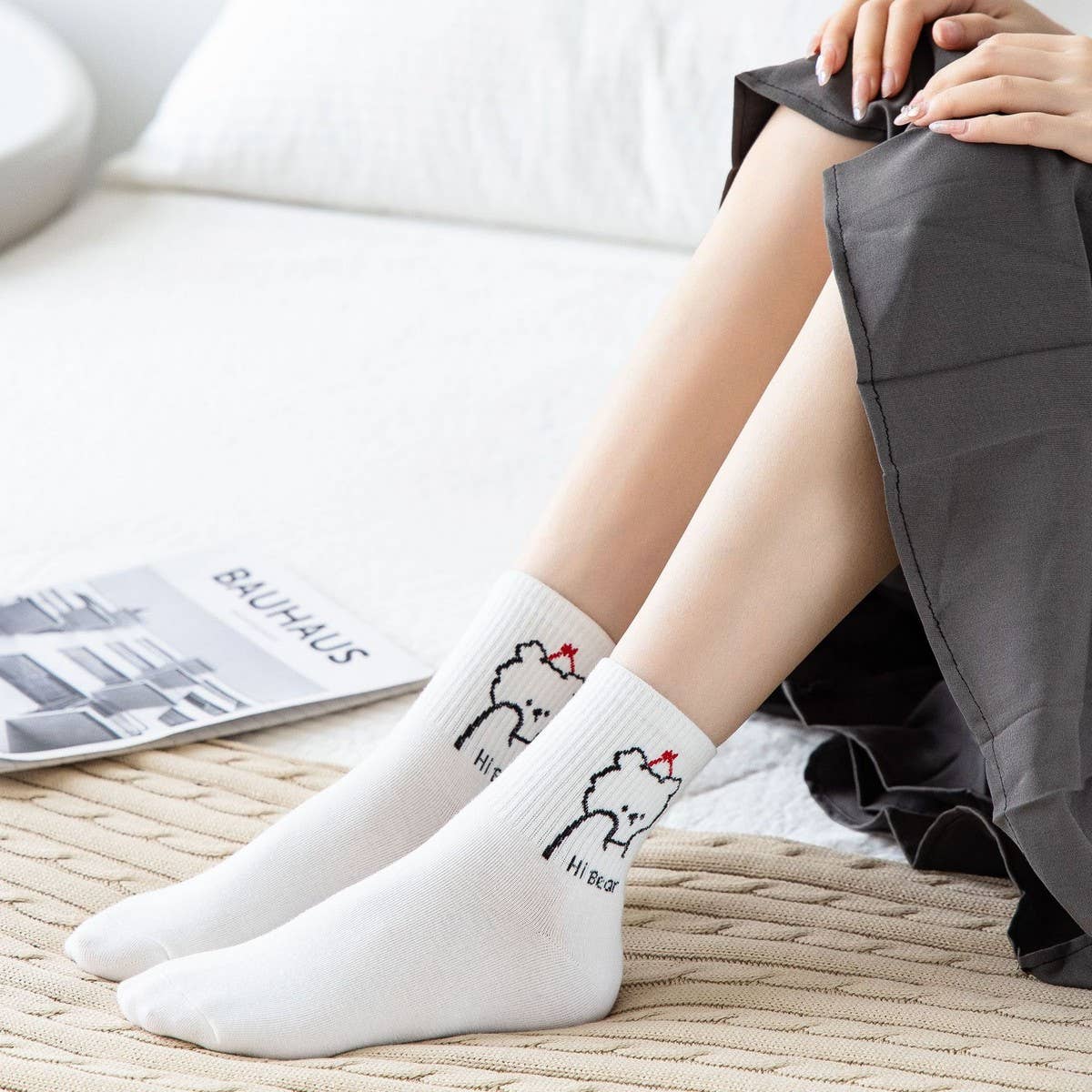 FRESH COLLEGE STYLE BEAR WHITE MID-TUBE SOCKS