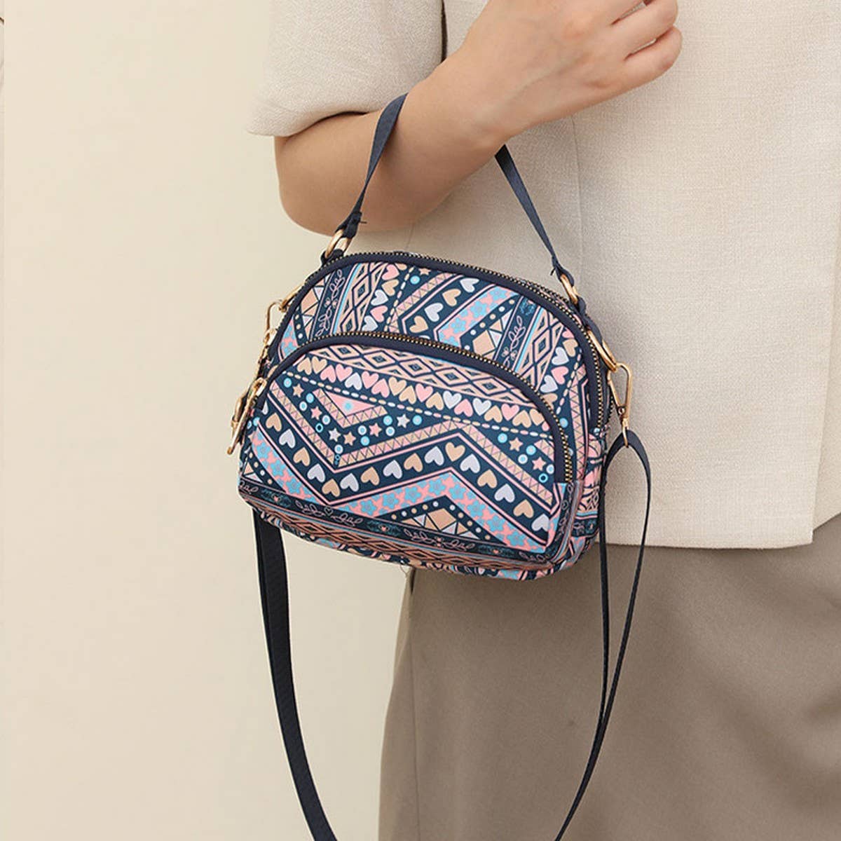 LIGHTWEIGHT NYLON WATERPROOF MINI SHOULDER BAG_CWAB3535