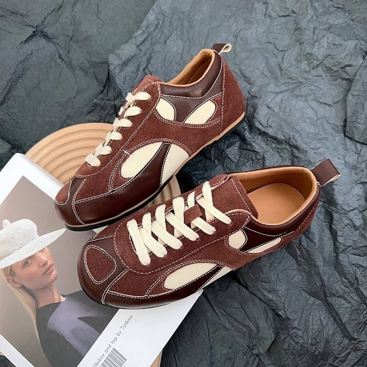 Retro Colorblock Sneakers in Wine Red Style_CWSHF0168