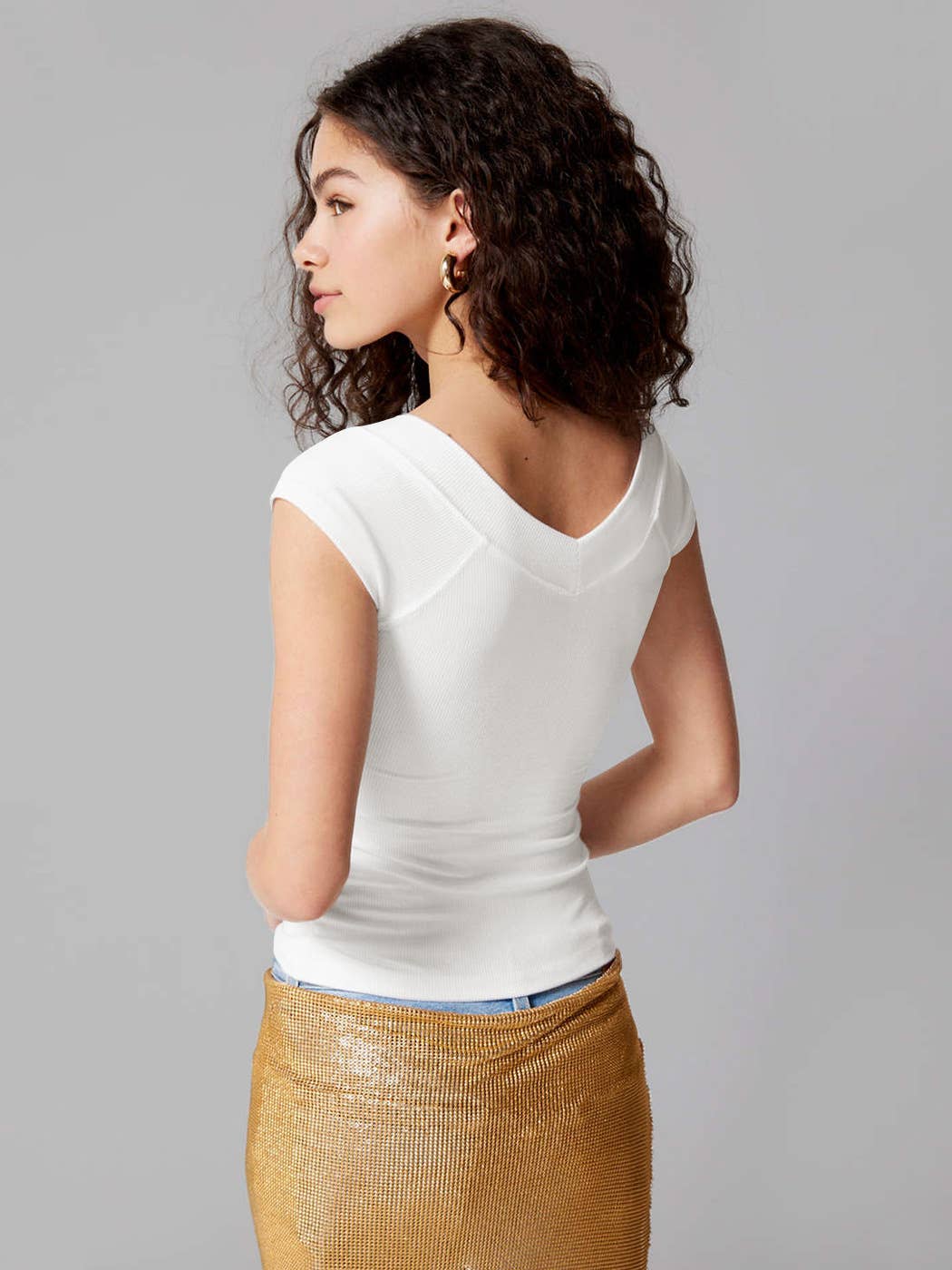 Solid-color V-neck knitted form-fitting T-shirt