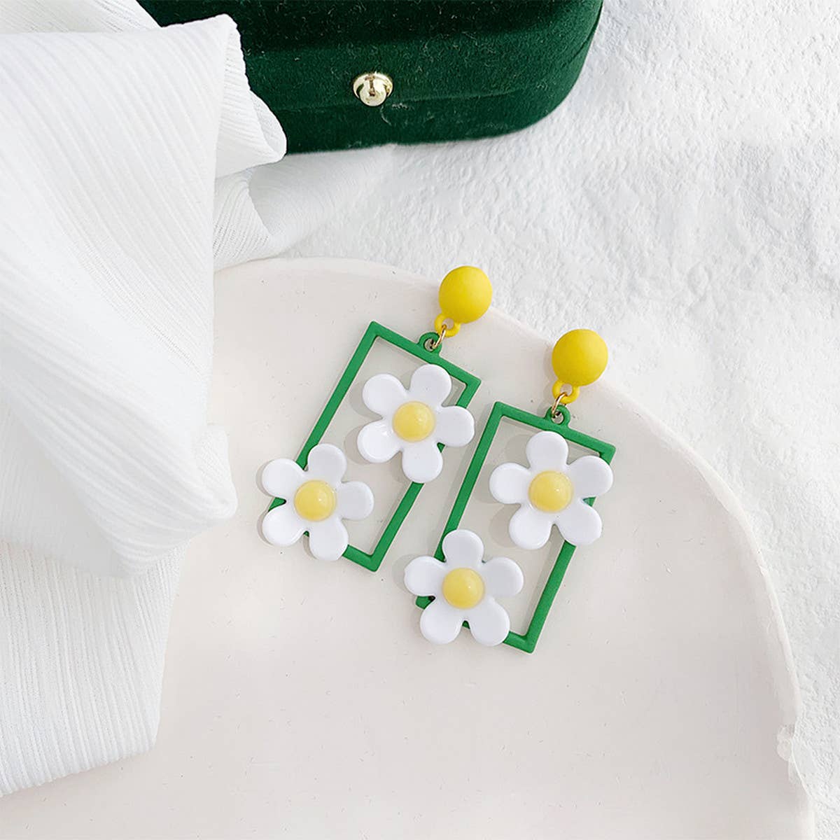 SIMPLE GREEN SQUARE FRAME FLOWER STUD EARRINGS_CWAJE1627