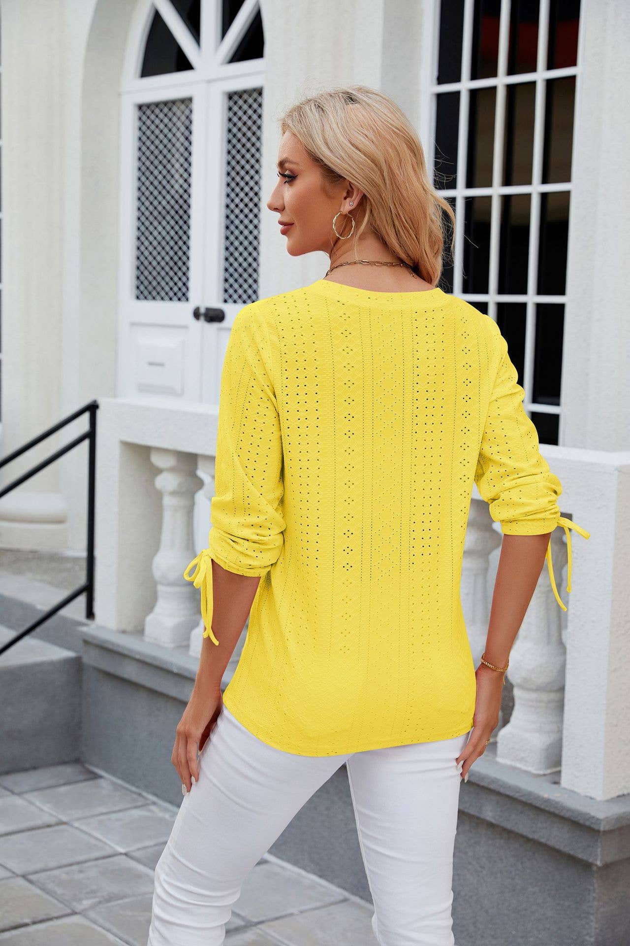 V-neck seven-point sleeved drawstring loose shirt