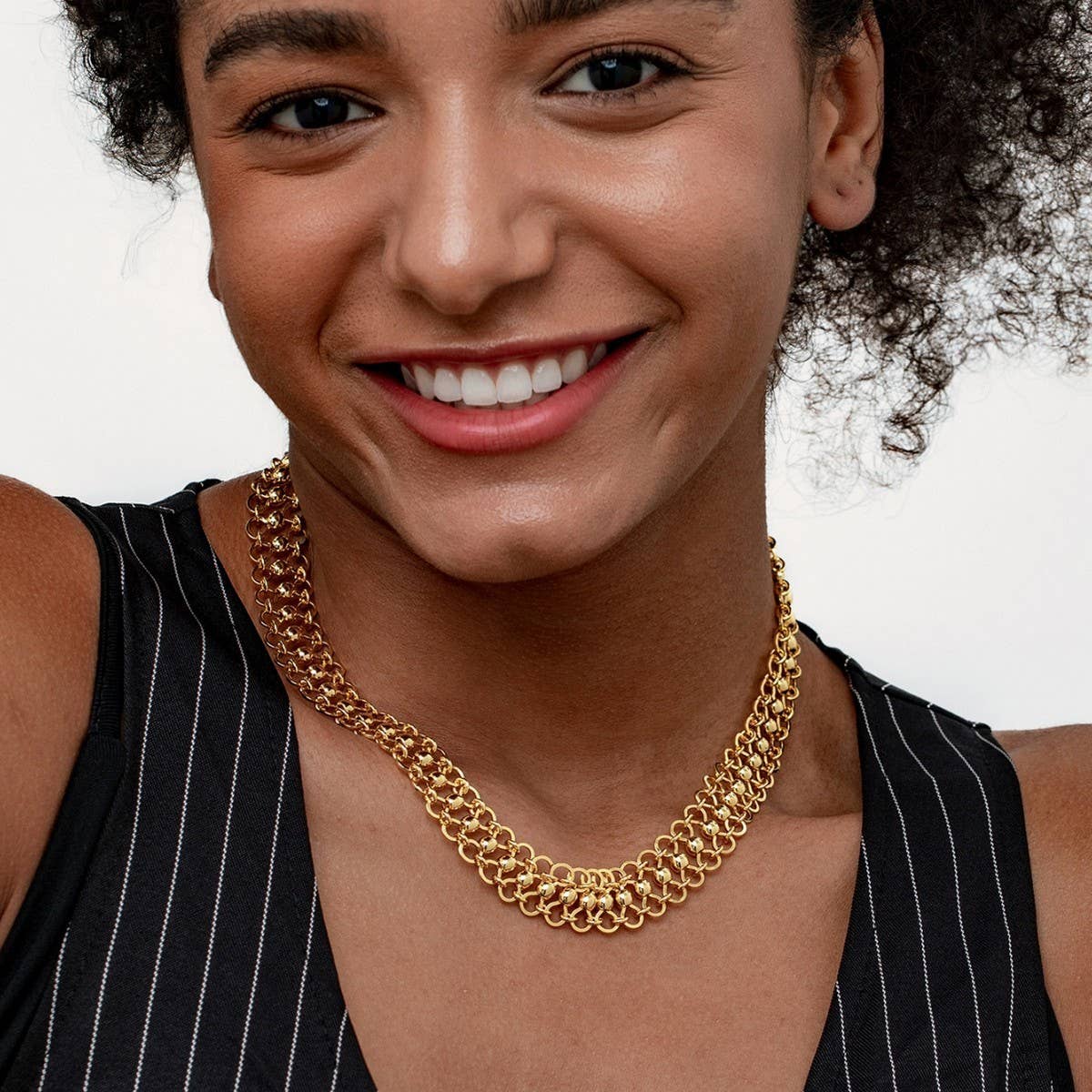 CHUNKY CHAIN STATEMENT NECKLACE WITH CLASP DESIGN